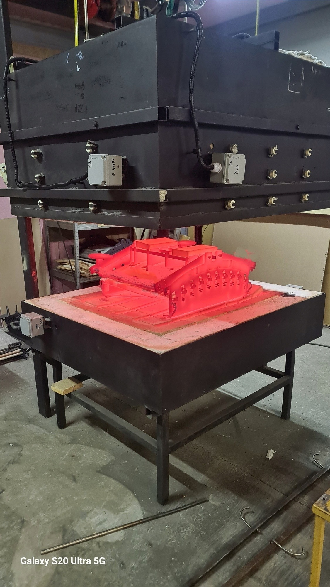 PIEC WYSOKOTEMPERATUROWY HARTOWNICZY LABORATORYJNY DO FUNSHINGU CERAMICZNY